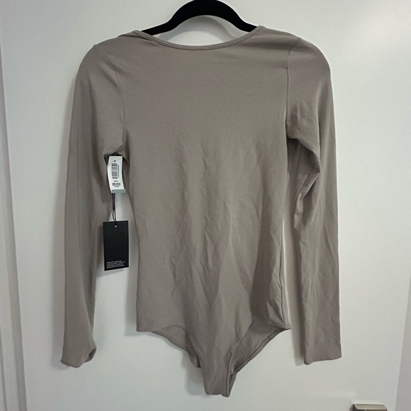 Aritzia Tops - Aritzia COMMUNITY Smithers Bodysuit in Ashen